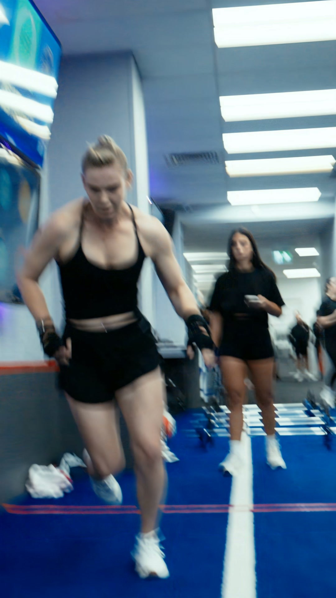 Visuel de publicité vidéo Facebook de F45 Training : le défi fitness PEAK500, places limitées