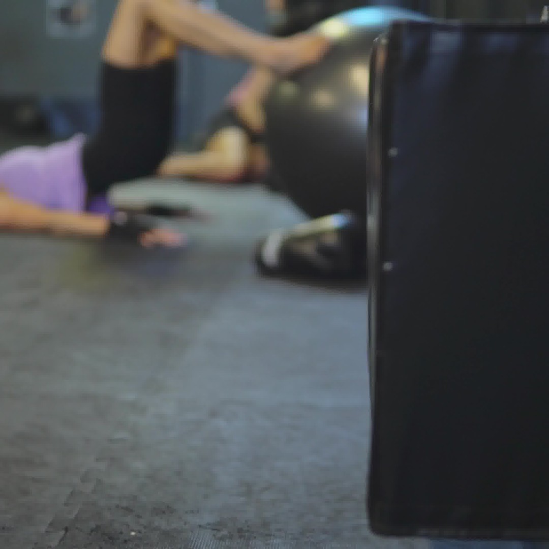 Visuel de publicité vidéo Facebook de 30 Minute Hit : un entraînement de kickboxing de 30 minutes réservé aux femmes