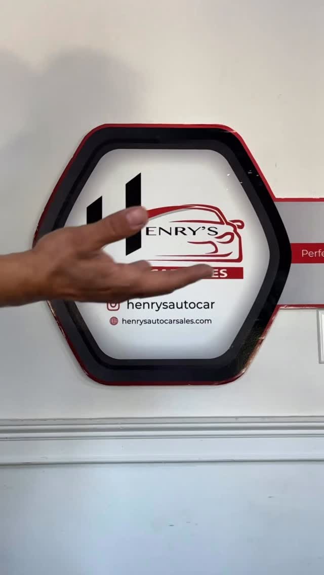 Creatividad del anuncio en video de Facebook de Henry’s Auto Car: We have a great selection of cars in our inventory: trucks, SUVs, sedans, vans… you name it! 🚗