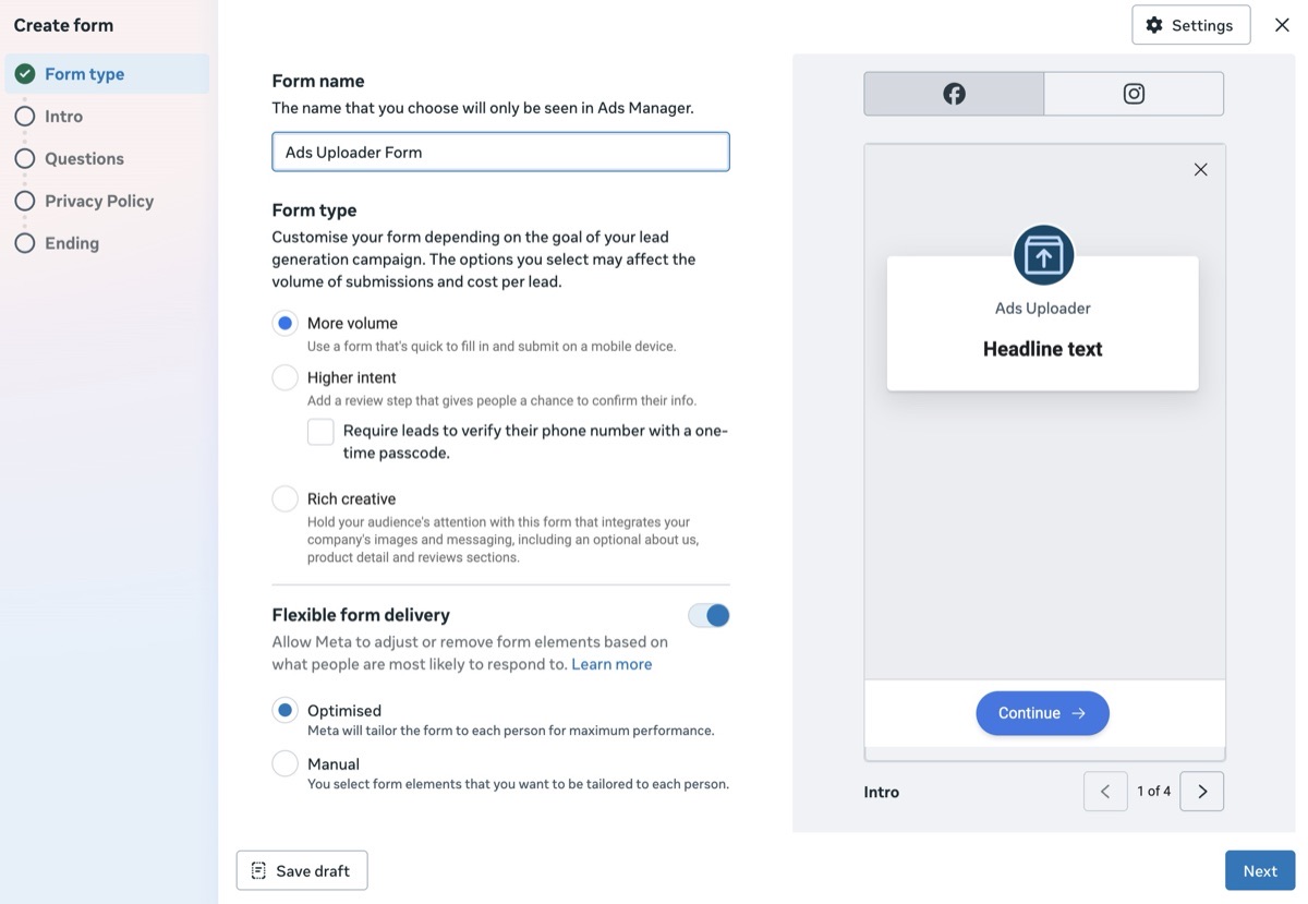 Editor de instant form en el paso Form type mostrando tres opciones como botones de radio, More volume seleccionado por defecto, Higher intent con su casilla de verificación de teléfono mediante código de un solo uso, y Rich creative, con la vista previa móvil en vivo al lado, ilustrando dónde cambiar un formulario a Higher Intent para subir la calidad de leads
